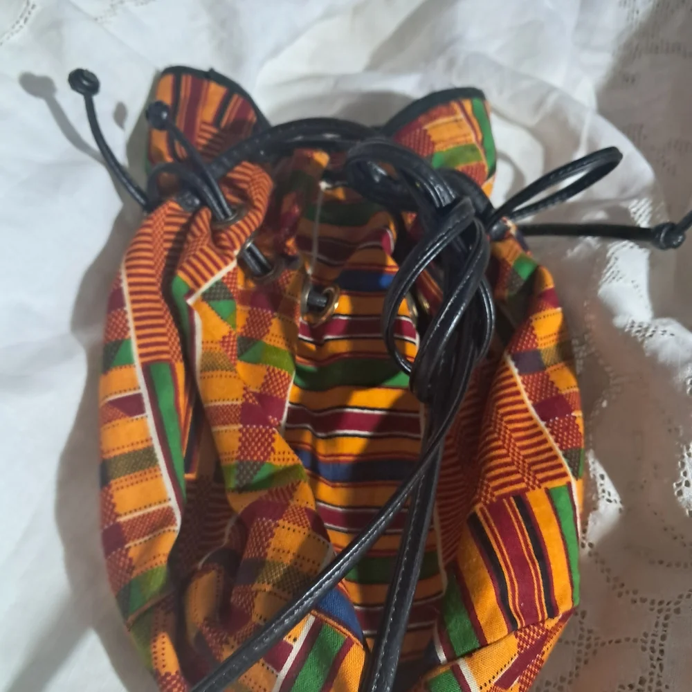Kente-Pattern Drawstring Bucket Bag - Multicolor - Picture 2 of 5